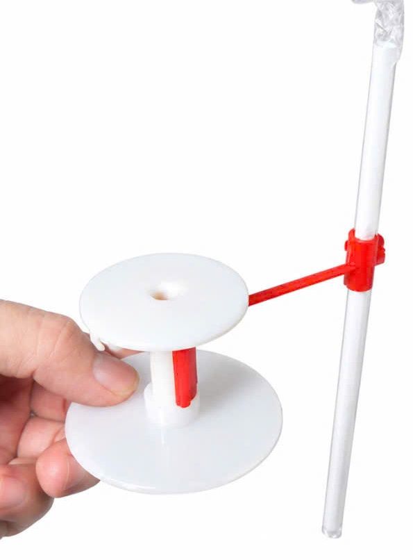 Model 1 long-lock closure holding a straw upright